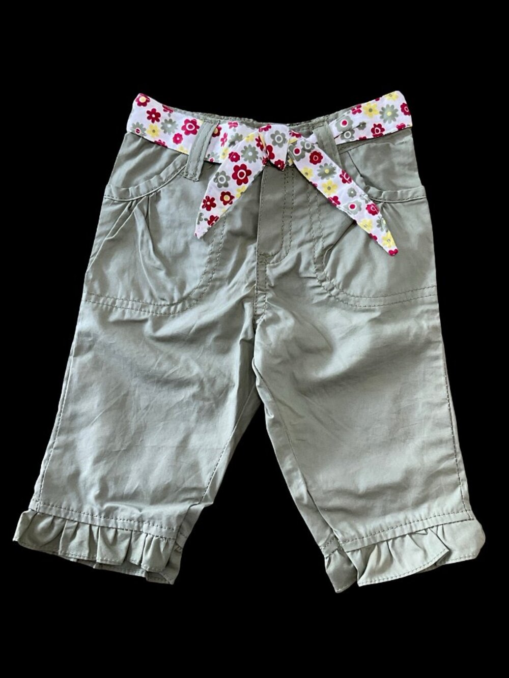 👣 5/$25  - Green Cropped Pant w/ Ruffle Hem & Floral Waist Tie Detail
